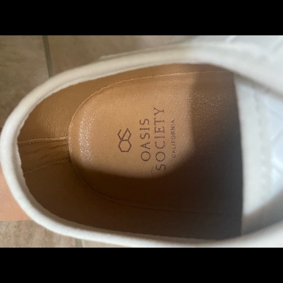 Trendy and adorable Brielle white tennies! Brand new in box with tags. - Picture 5 of 7